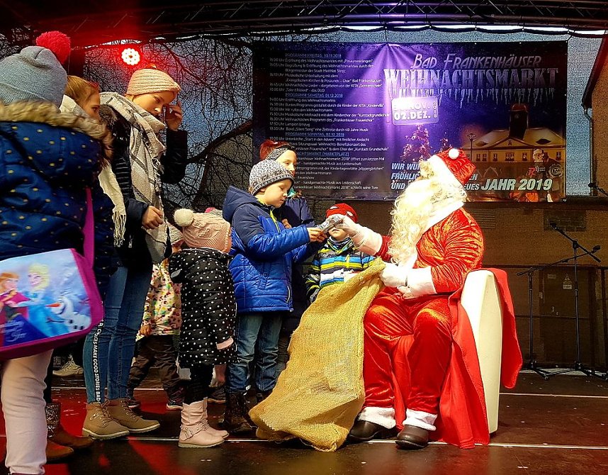 Gut besuchter Weihnachtsmarktstart