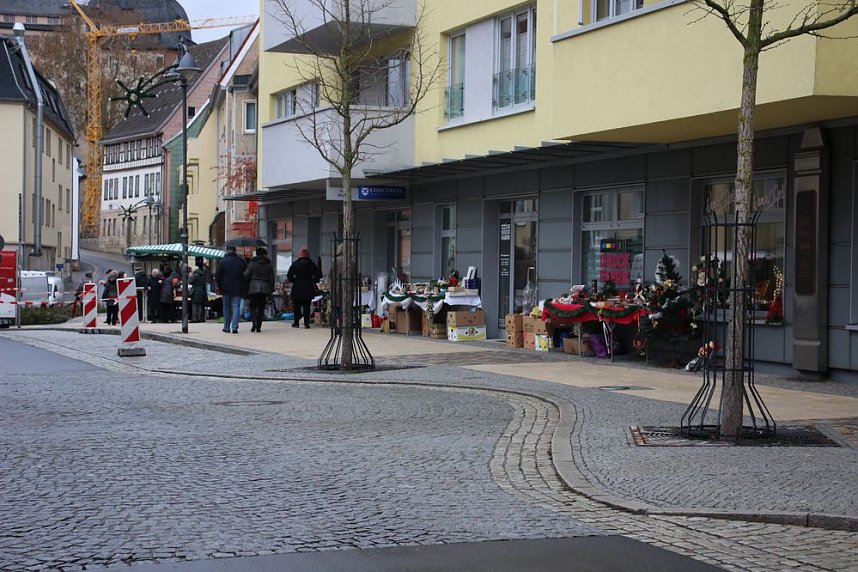 Adventsmarkt nicht vom Wetter beg&uuml;nstigt