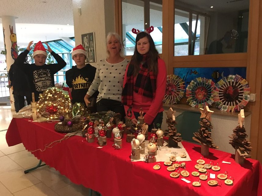 Gro&szlig;er Weihnachtsmarkt in der Talstra&szlig;e