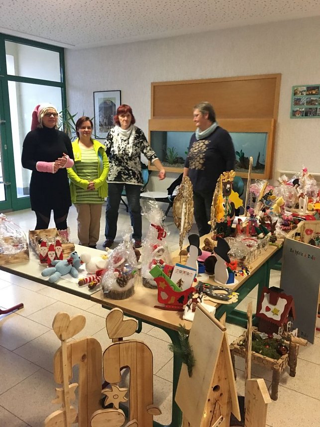 Gro&szlig;er Weihnachtsmarkt in der Talstra&szlig;e