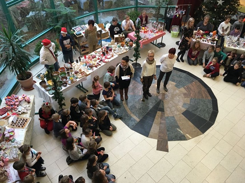 Gro&szlig;er Weihnachtsmarkt in der Talstra&szlig;e