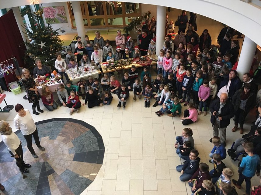 Gro&szlig;er Weihnachtsmarkt in der Talstra&szlig;e