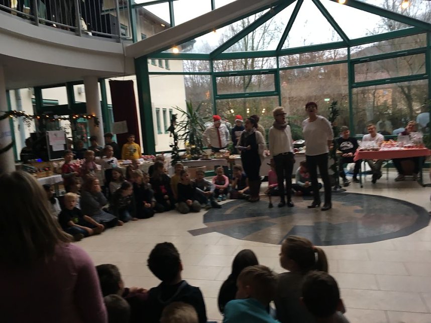 Gro&szlig;er Weihnachtsmarkt in der Talstra&szlig;e