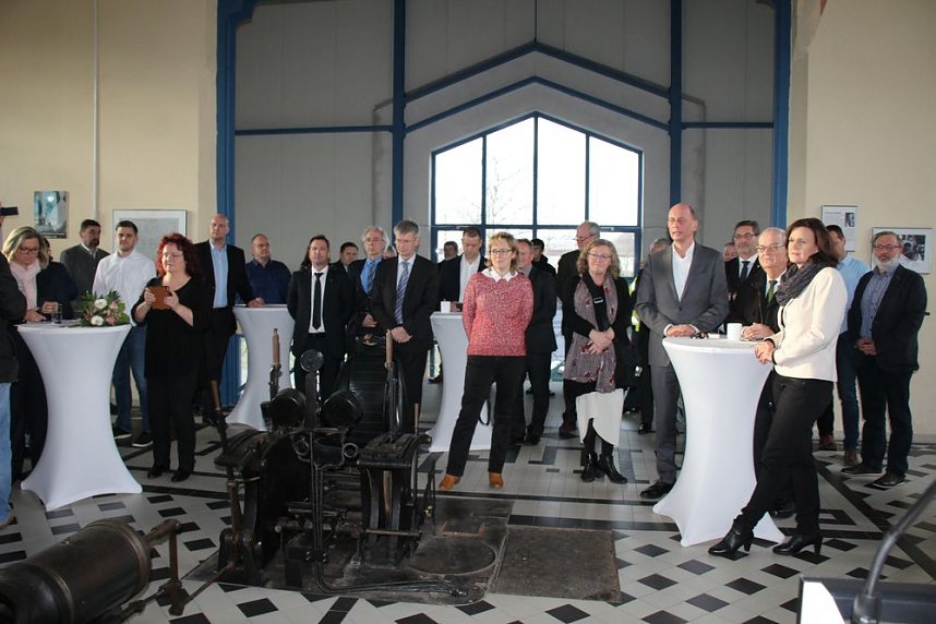 Symbolischer Spatenstich zum Breitbandausbau