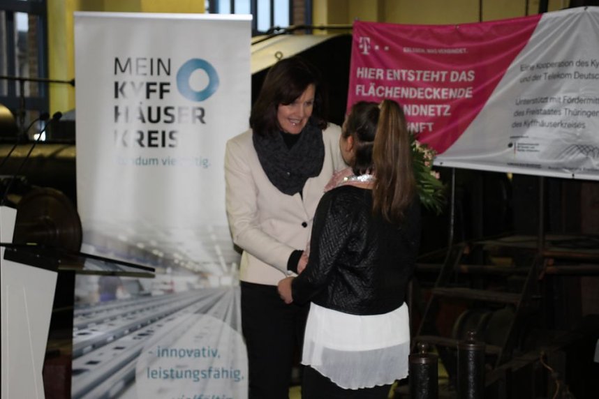 Symbolischer Spatenstich zum Breitbandausbau