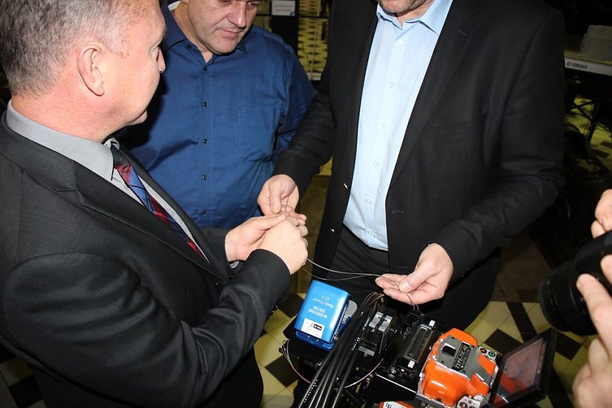 Symbolischer Spatenstich zum Breitbandausbau