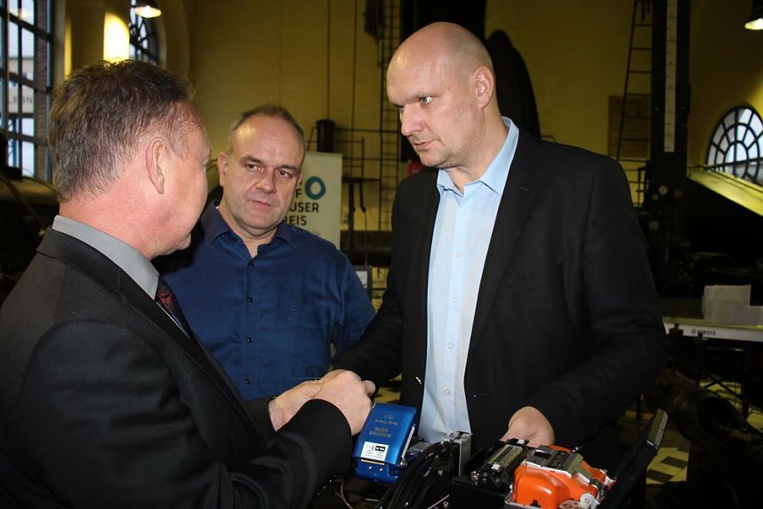 Symbolischer Spatenstich zum Breitbandausbau