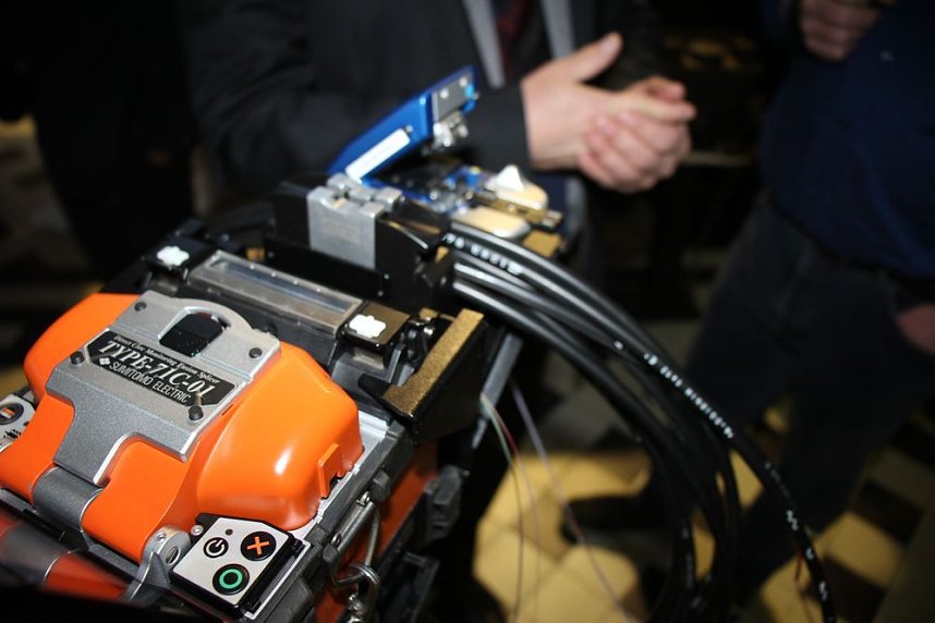 Symbolischer Spatenstich zum Breitbandausbau