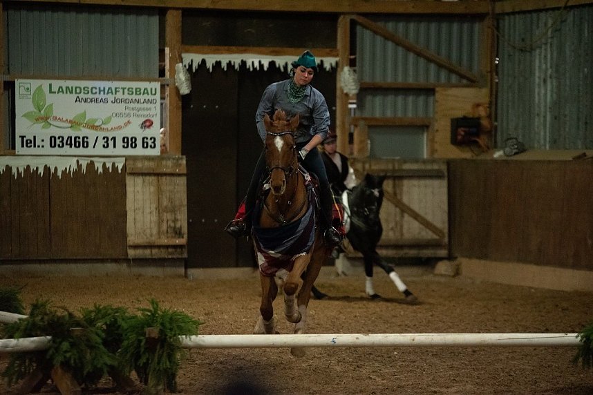 Schnee und Eis zum Weihnachtsm&auml;rchen in Heygendorf