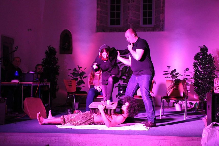 Zu Gunsten des Sole-Schwimmbads Artern