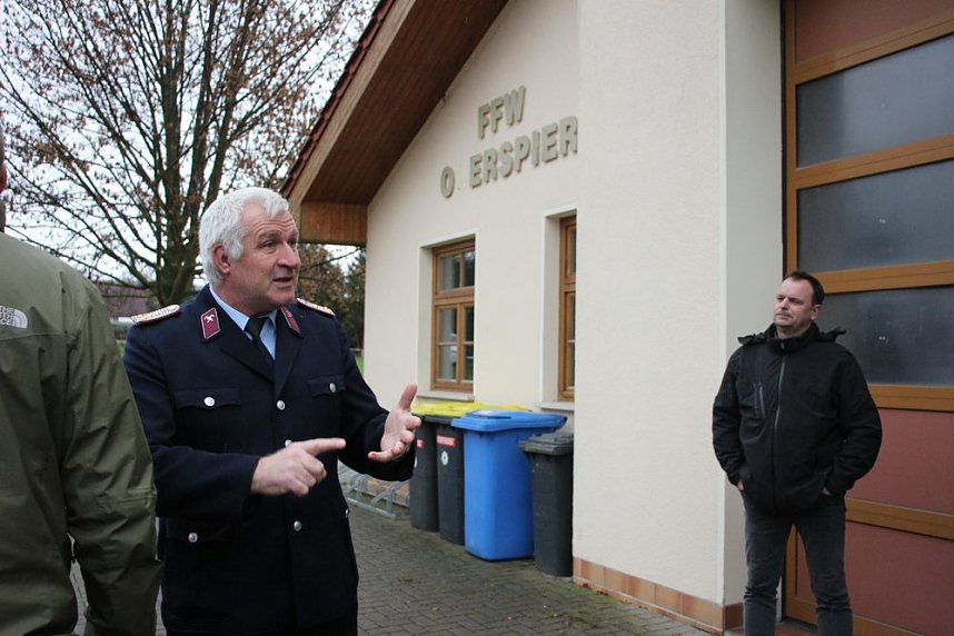 Feuerwehrfahrzeuge &uuml;bergeben
