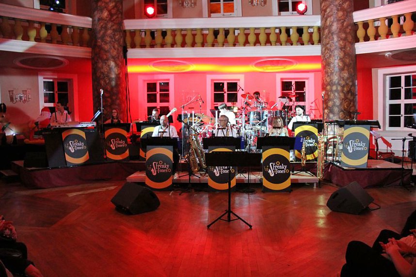 Wieder stehende Ovationen im Achteckhaus