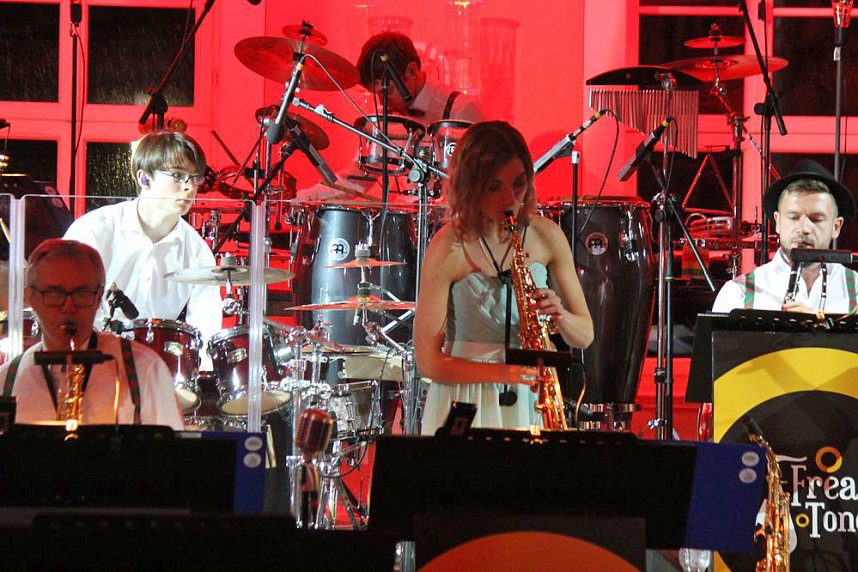 Wieder stehende Ovationen im Achteckhaus