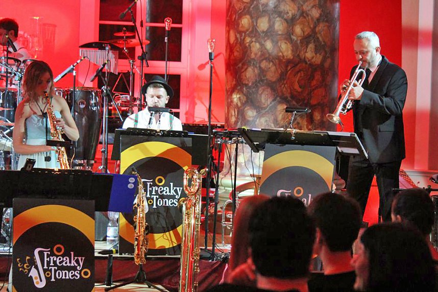 Wieder stehende Ovationen im Achteckhaus