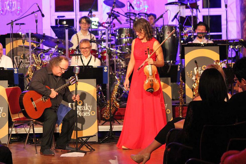 Wieder stehende Ovationen im Achteckhaus