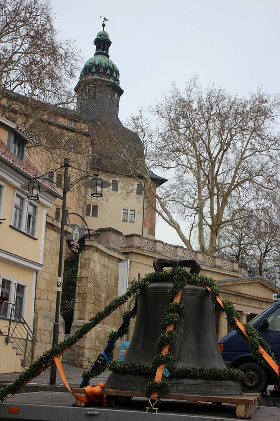 Die erste Glocke f&uuml;r Trinitatiskirche in der Stadt