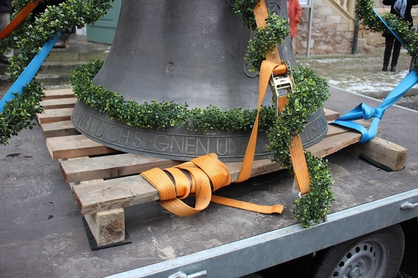 Die erste Glocke f&uuml;r Trinitatiskirche in der Stadt