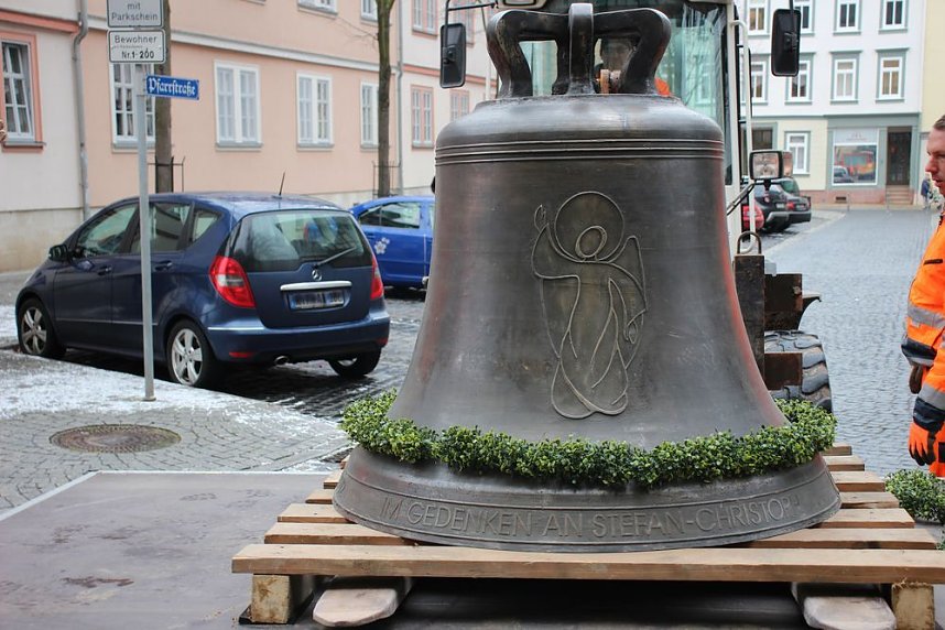 Die erste Glocke f&uuml;r Trinitatiskirche in der Stadt