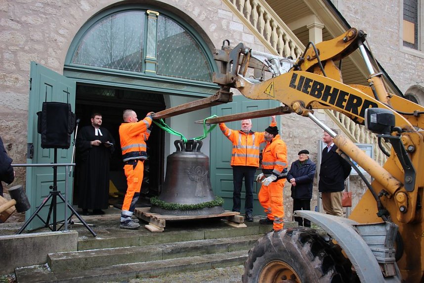 Die erste Glocke f&uuml;r Trinitatiskirche in der Stadt