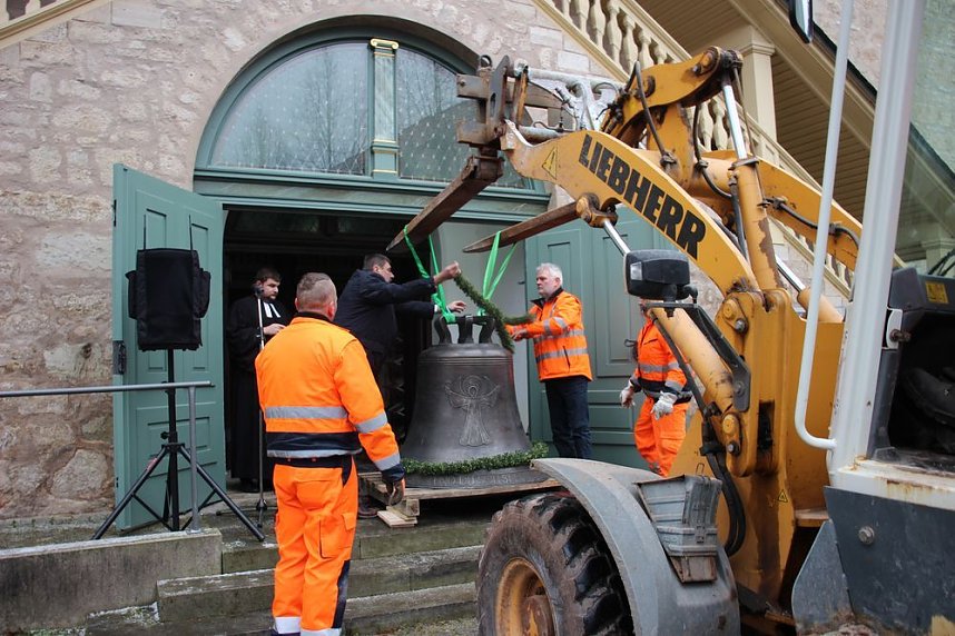 Die erste Glocke f&uuml;r Trinitatiskirche in der Stadt