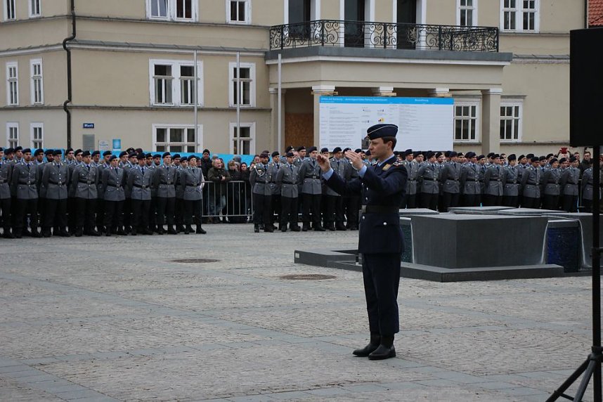 Vereidigung auf dem Markt