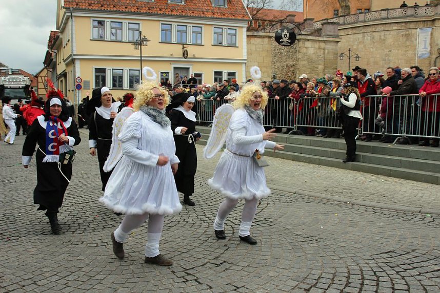 Rosenmontagsumzug nass gemacht
