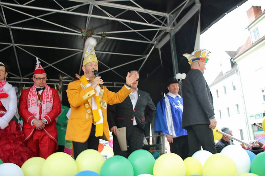 Rosenmontagsumzug nass gemacht