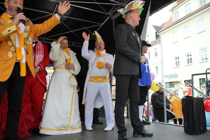Rosenmontagsumzug nass gemacht