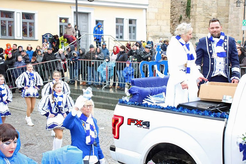 Rosenmontagsumzug nass gemacht