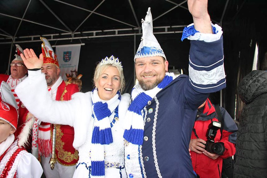 Rosenmontagsumzug nass gemacht