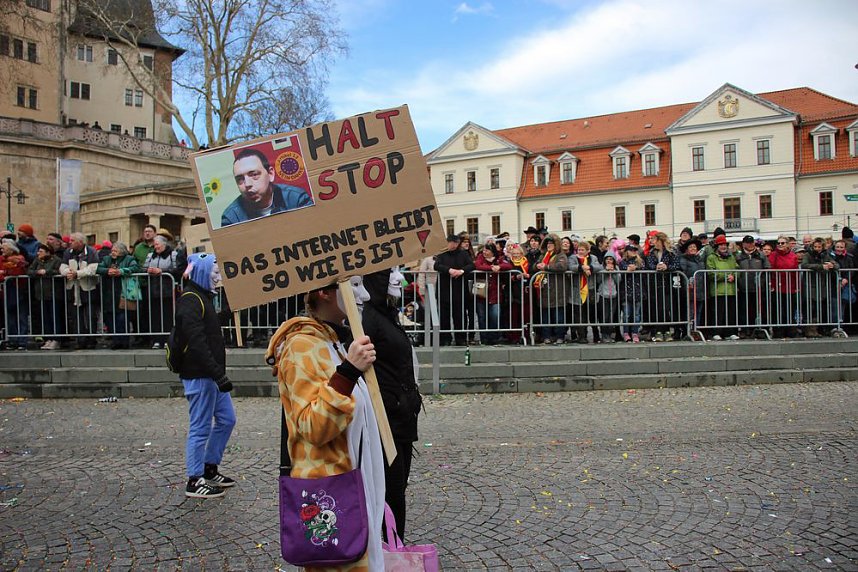 Rosenmontagsumzug nass gemacht