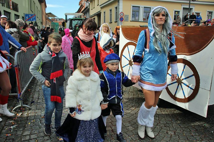Rosenmontagsumzug nass gemacht