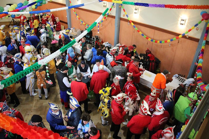 Rosenmontagsumzug nass gemacht