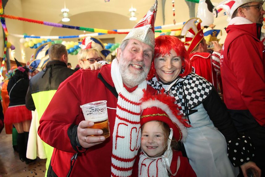 Rosenmontagsumzug nass gemacht