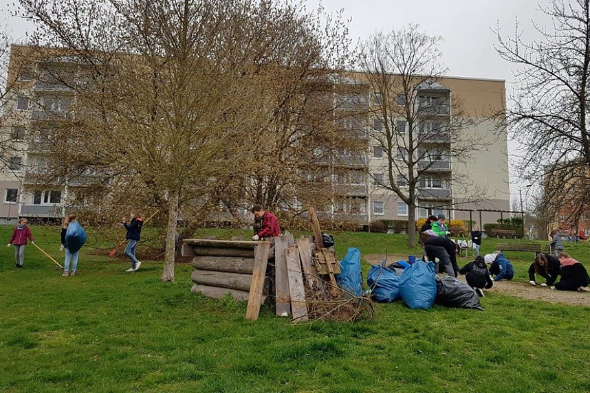 Fr&uuml;hjahrsputz im Wohngebiet