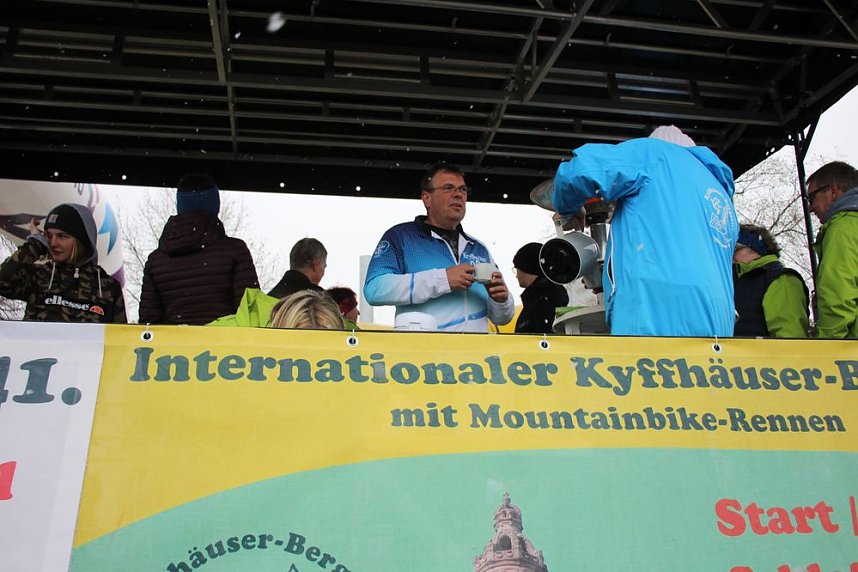 Schnee und K&auml;lte beim Kyffh&auml;usder Berglauf