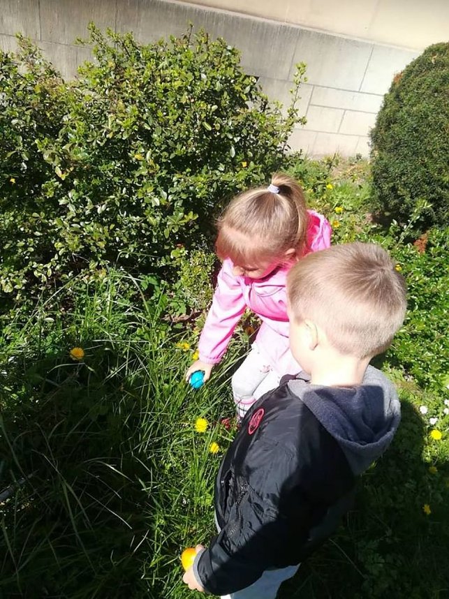 Ostereier im Pfarrgarten