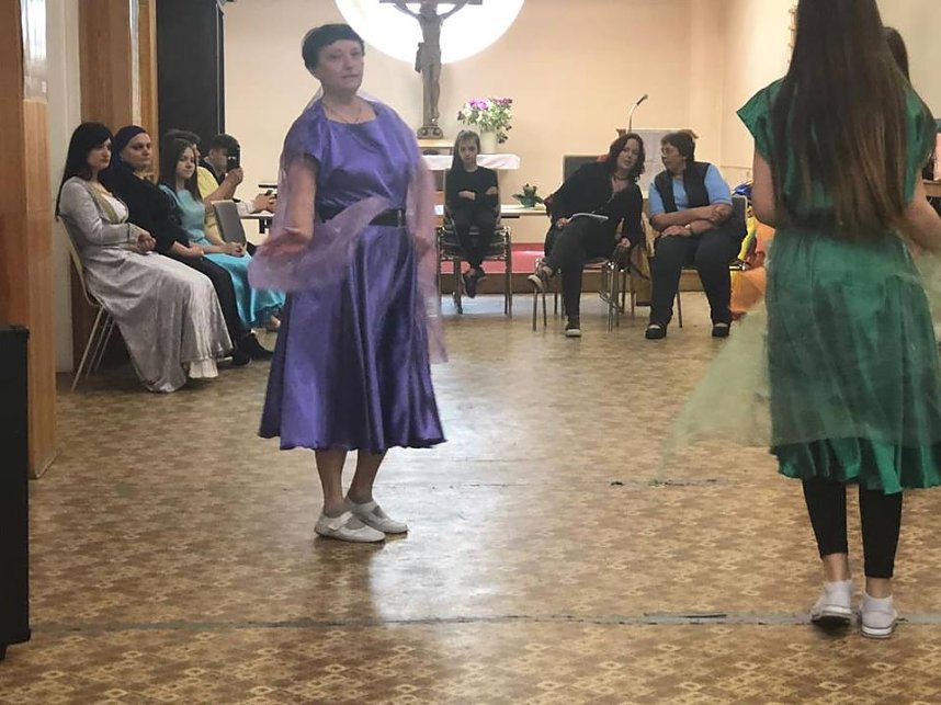 Ein neues Theatertanzst&uuml;ck der Kulturgruppe Kontakt" steht!