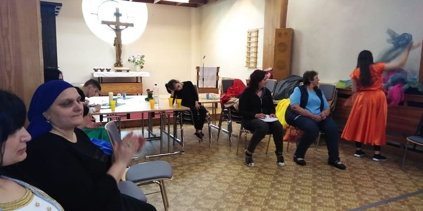 Ein neues Theatertanzst&uuml;ck der Kulturgruppe Kontakt" steht!