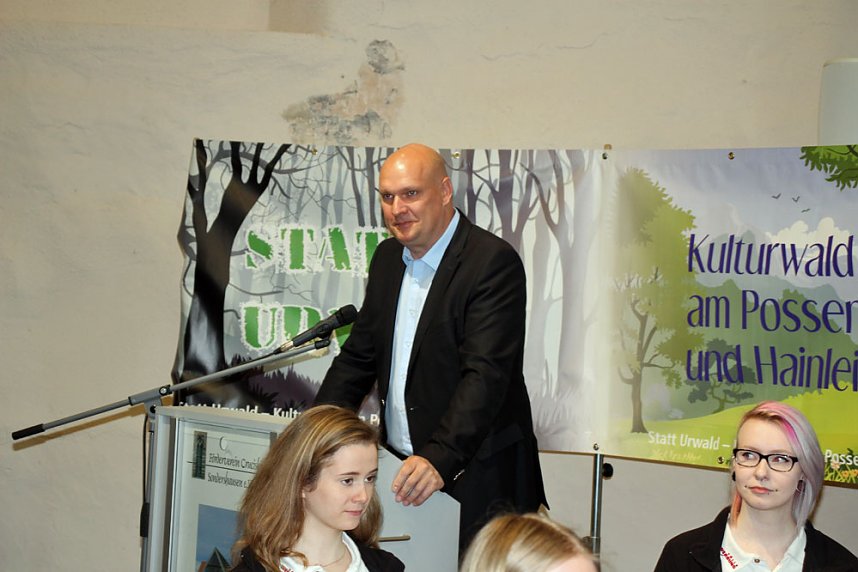 1. Sondersh&auml;user Blutbuchen�K&ouml;nigin gekr&ouml;nt