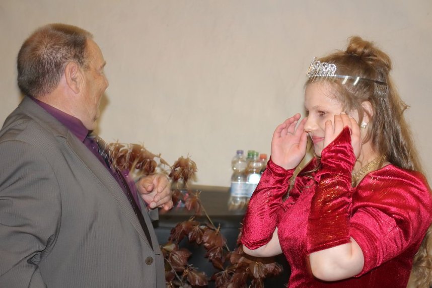 1. Sondersh&auml;user Blutbuchen�K&ouml;nigin gekr&ouml;nt