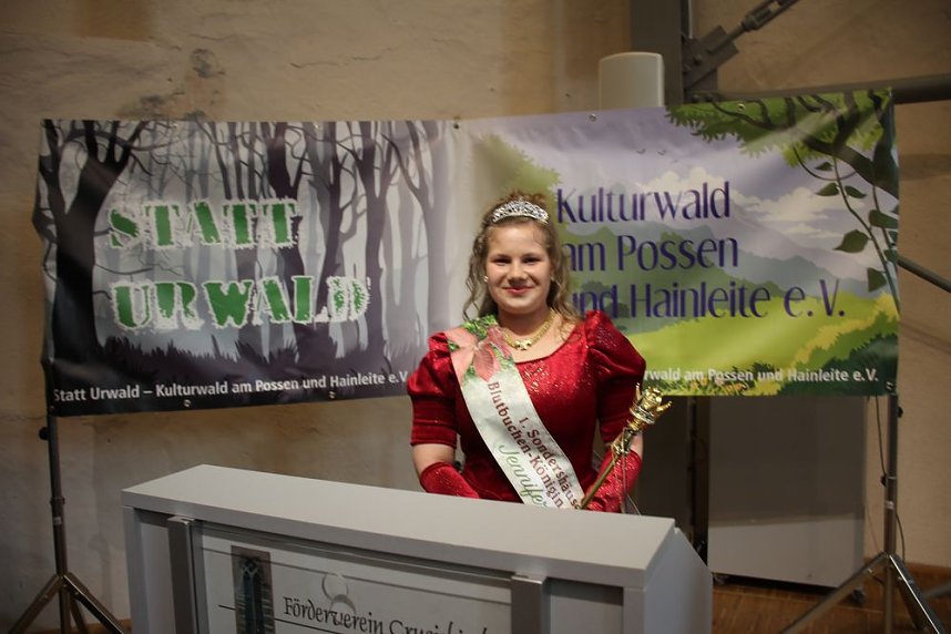 1. Sondersh&auml;user Blutbuchen�K&ouml;nigin gekr&ouml;nt