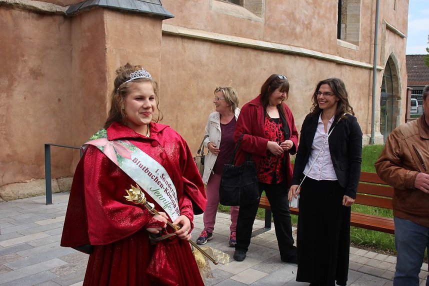 1. Sondersh&auml;user Blutbuchen�K&ouml;nigin gekr&ouml;nt