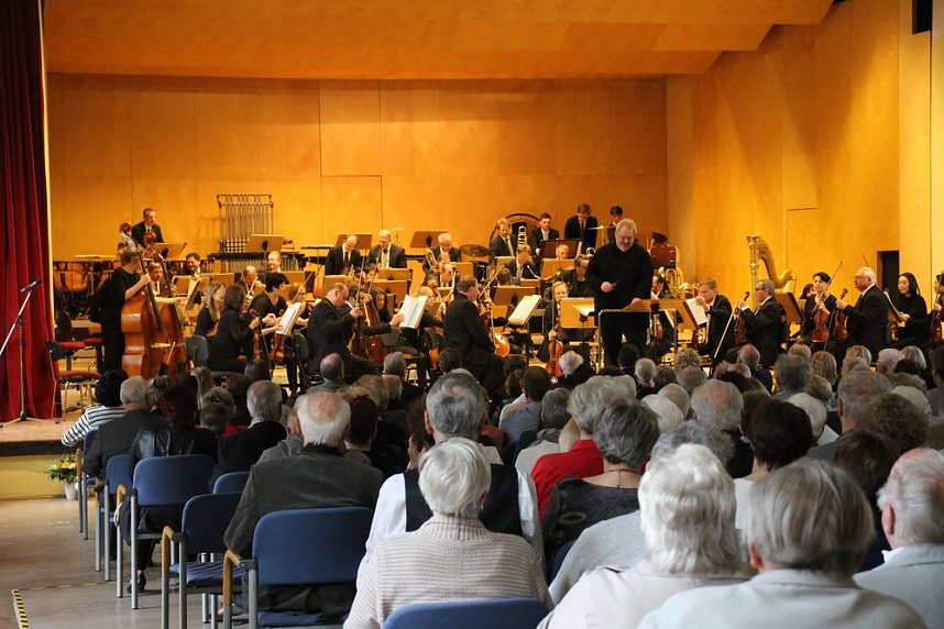 "Vergn&uuml;gliche Reise" beim 20. Mieterkonzert