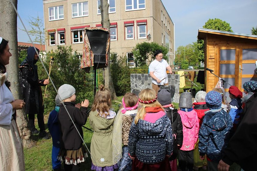 Kitas feiern Mittelalterfest