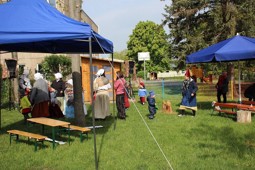 Kitas feiern Mittelalterfest