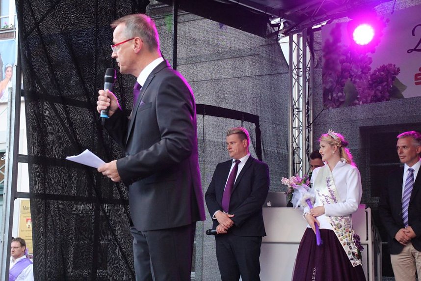 27. Fliederfest er&ouml;ffnet - Verabschiedung Fliederk&ouml;nigin