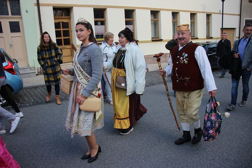 27. Fliederfest er&ouml;ffnet - Verabschiedung Fliederk&ouml;nigin