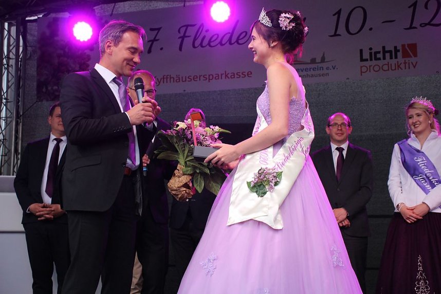 Neue Fliederk&ouml;nigin gekr&ouml;nt