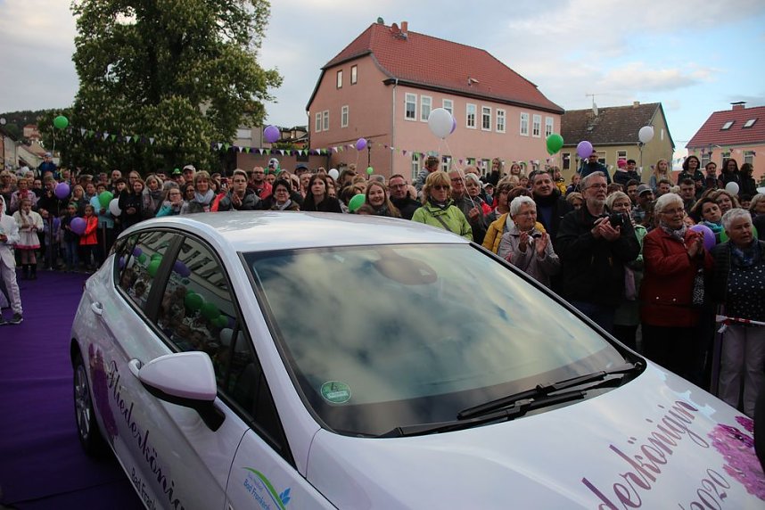 Neue Fliederk&ouml;nigin gekr&ouml;nt